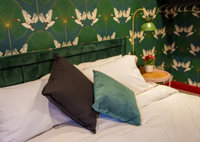 With Airhgt @ Luxe In * Harrogate