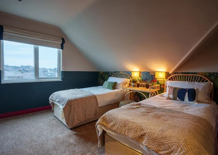 With Airhgt @ Luxe In