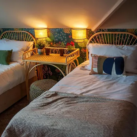 With Airhgt @ Luxe In *