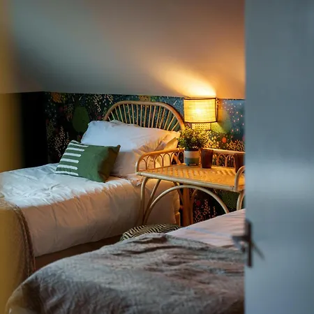 With Airhgt @ Luxe In Διαμέρισμα