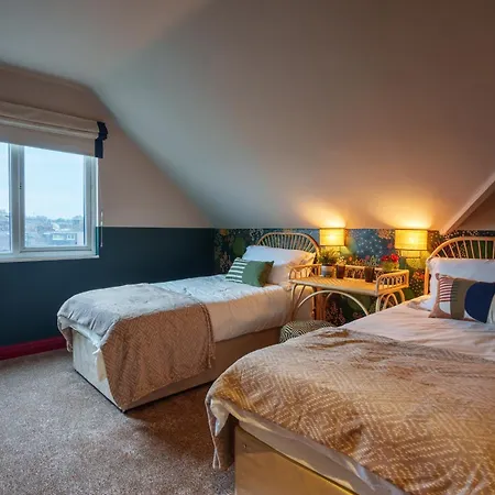 With Airhgt @ Luxe In