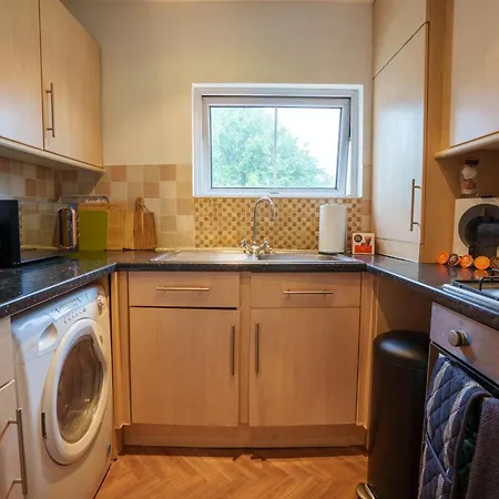 With Airhgt @ Luxe In Χαρογκέιτ